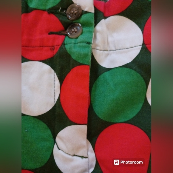 LOUDMOUTH Ladies shorts.  Womens.  Size 10.   Red, green & white polka dots. - Picture 2 of 12